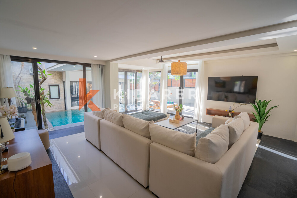 Stunning Four-Bedroom Enclosed Living Villa with Gym in Jimbaran — image 7