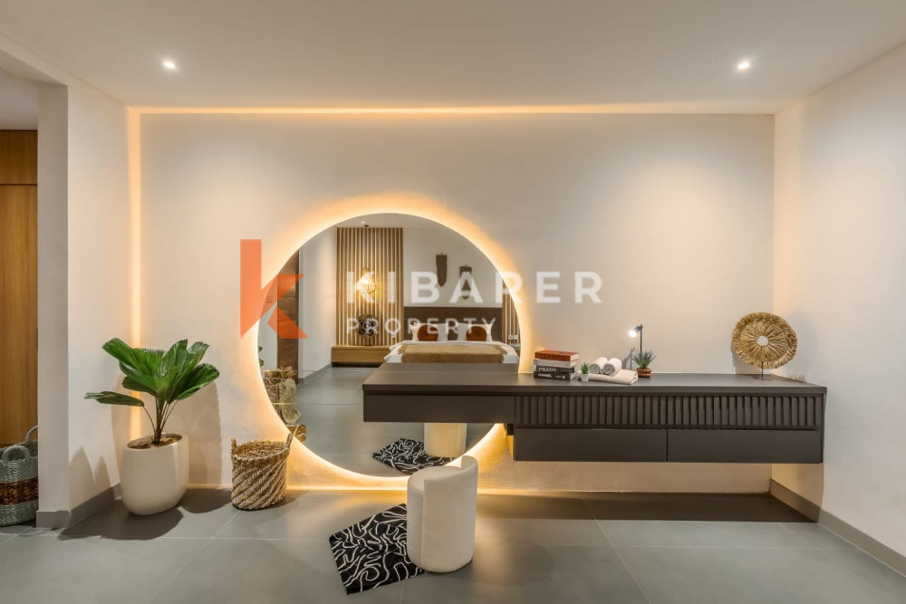Four-Bedroom Villa with Closed Living Room in Canggu — image 14