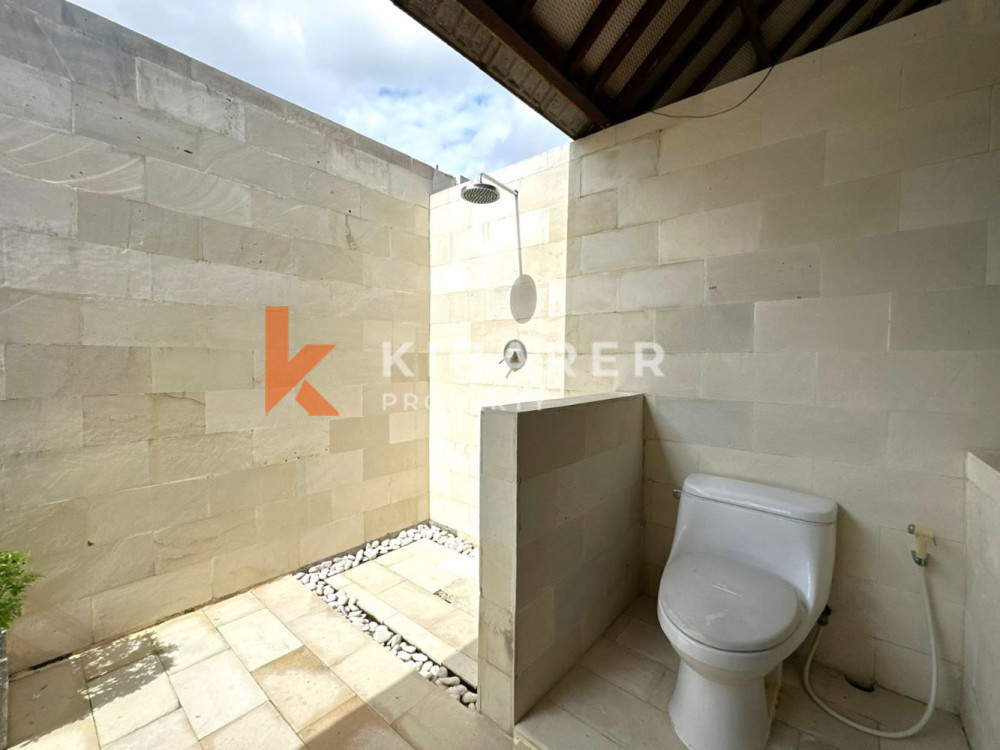 Spacious Four-Bedroom Villa in Babakan — image 14