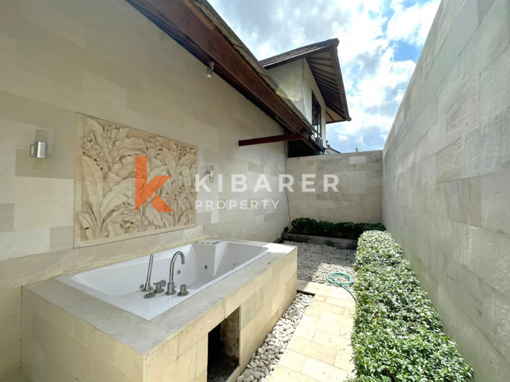 Spacious Four-Bedroom Villa in Babakan — image 15