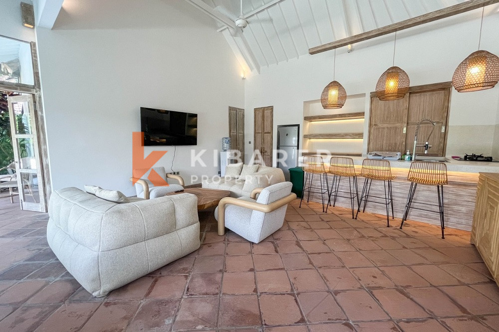 Relaxing Three-Bedroom Enclosed Living Villa Situated in Kerobokan Area — image 4