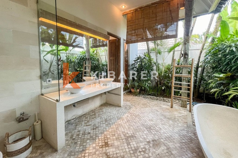 Relaxing Three-Bedroom Enclosed Living Villa Situated in Kerobokan Area — image 12