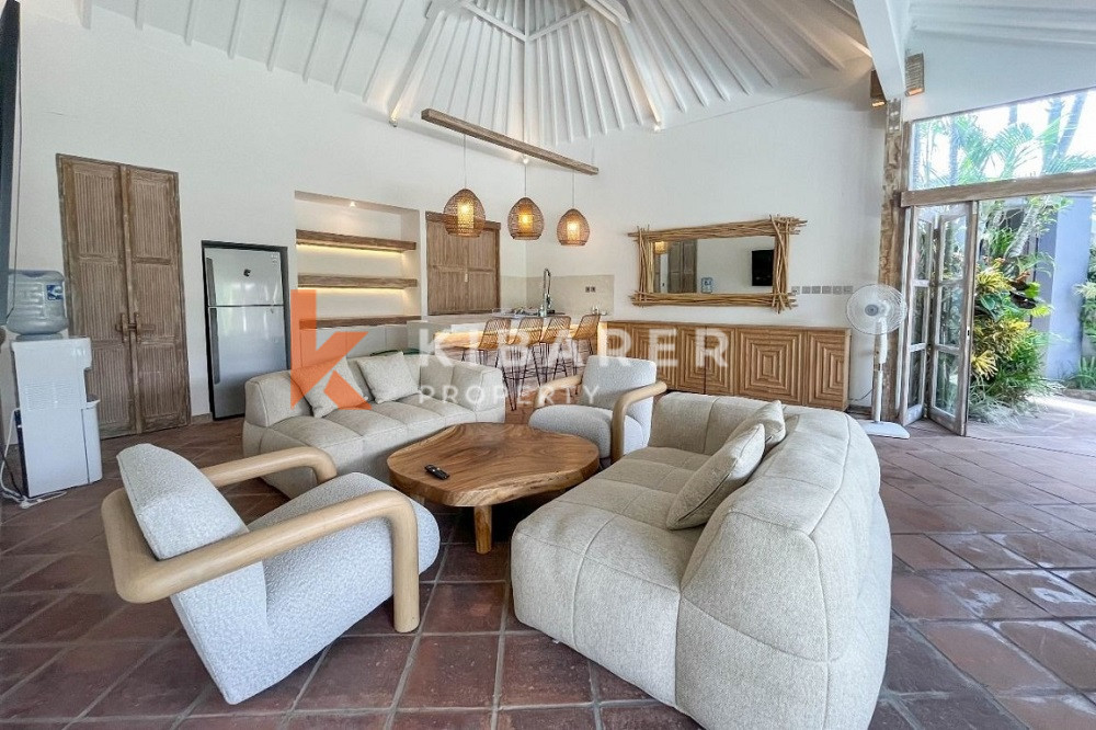 Relaxing Three-Bedroom Enclosed Living Villa Situated in Kerobokan Area — image 2