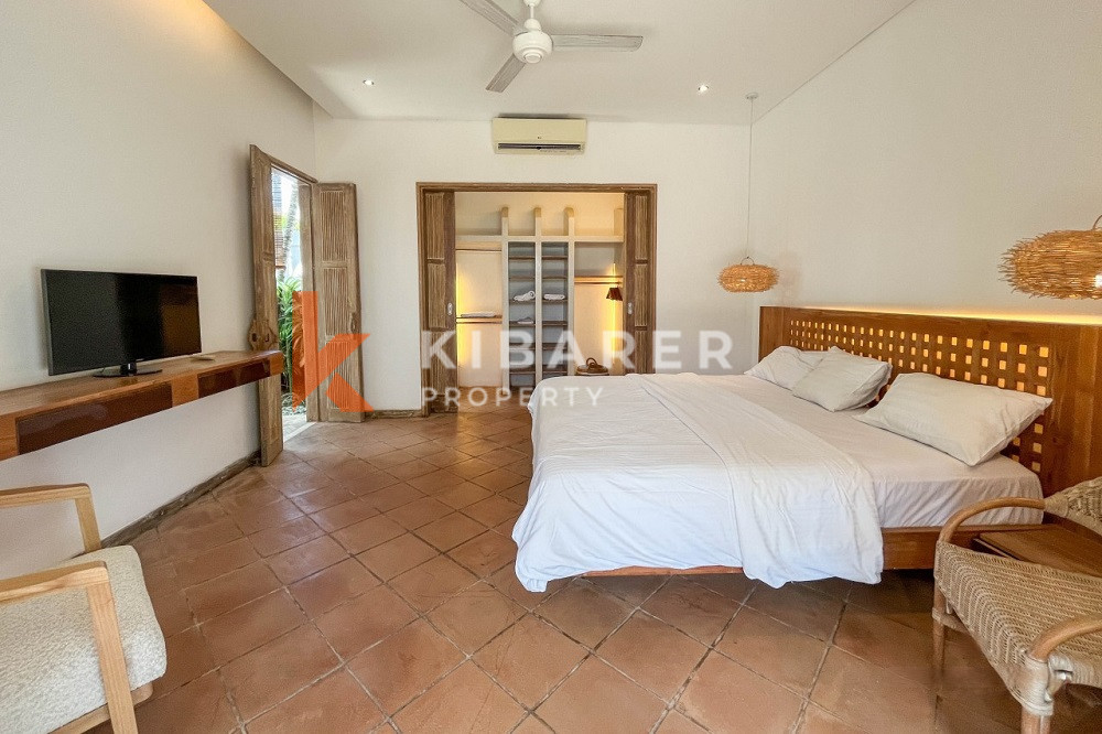 Relaxing Three-Bedroom Enclosed Living Villa Situated in Kerobokan Area — image 10
