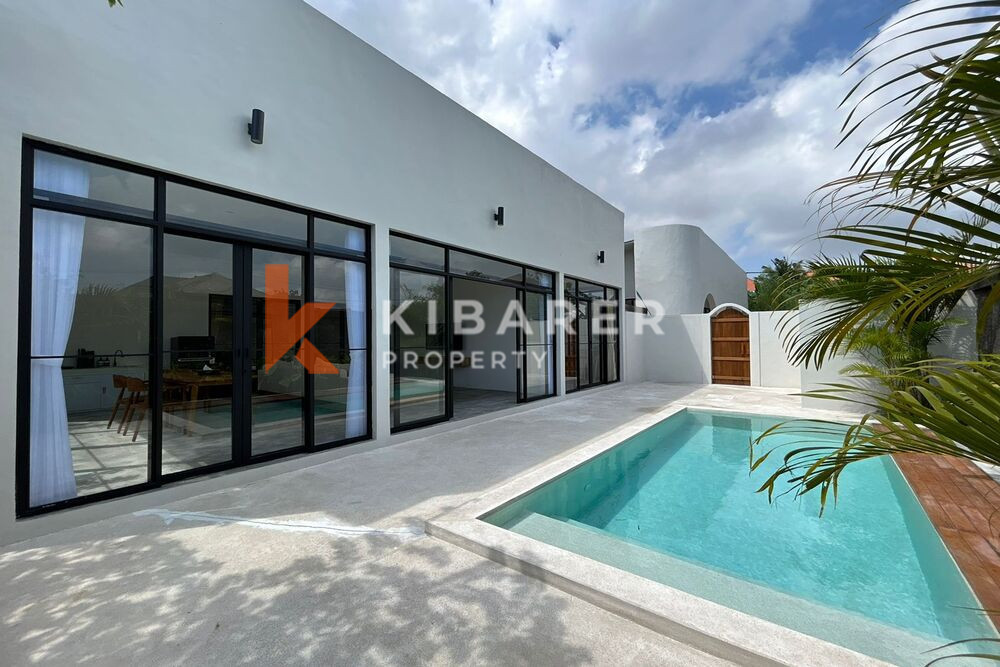 Delight Three Bedroom Enclosed Living Tropical Villa Situated in Canggu — image 1