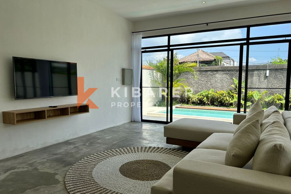 Delight Three Bedroom Enclosed Living Tropical Villa Situated in Canggu — image 2