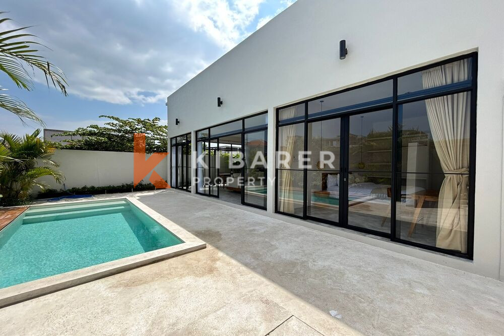 Delight Three Bedroom Enclosed Living Tropical Villa Situated in Canggu — image 3