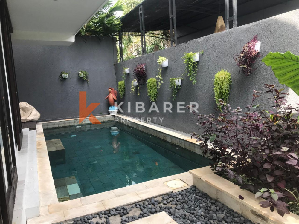 Charming Two-Bedroom Villa in Secure Gated Complex in Kerobokan — image 2