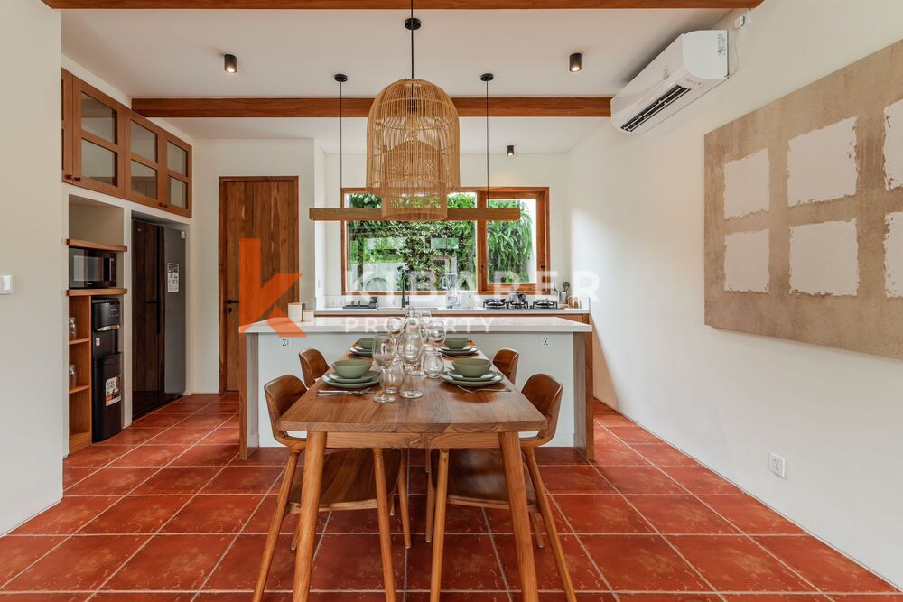 Chic Two Bedroom Enclosed Living Room Minimalist Villa in Canggu — image 9