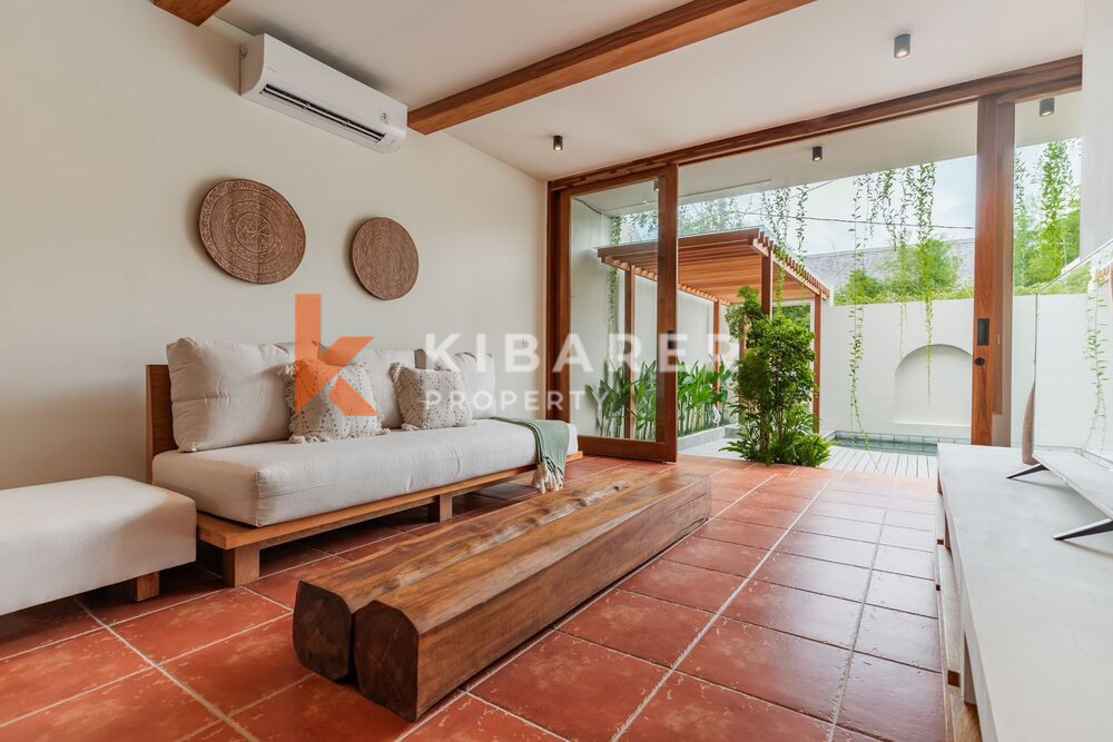 Chic Two Bedroom Enclosed Living Room Minimalist Villa in Canggu — image 4