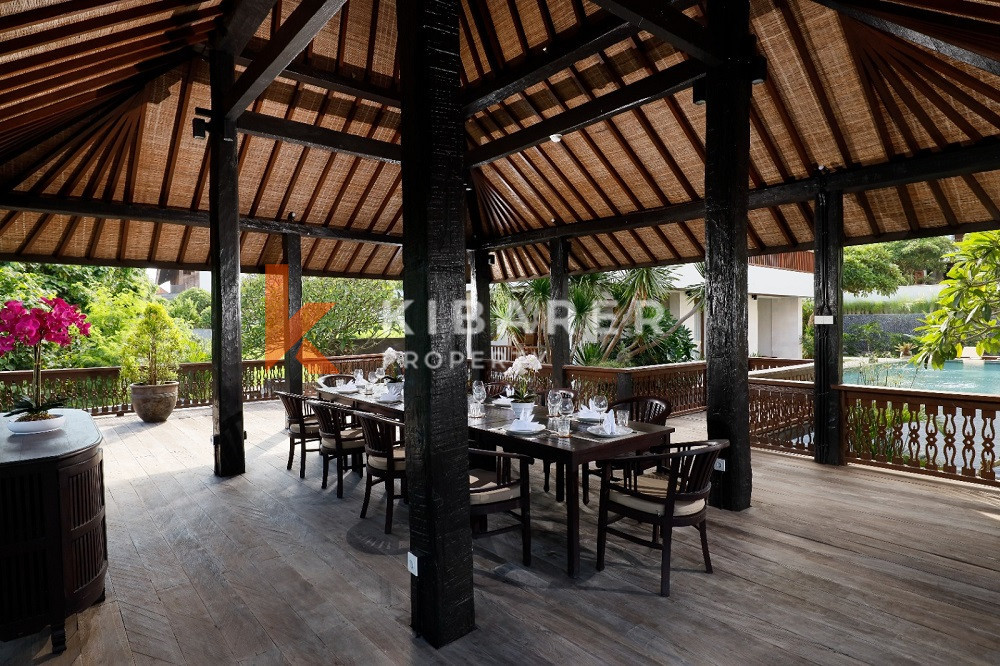 Spacious Nine-Bedroom Luxury Villa with Rustic Charm and Closed Living Room in Canggu — image 7
