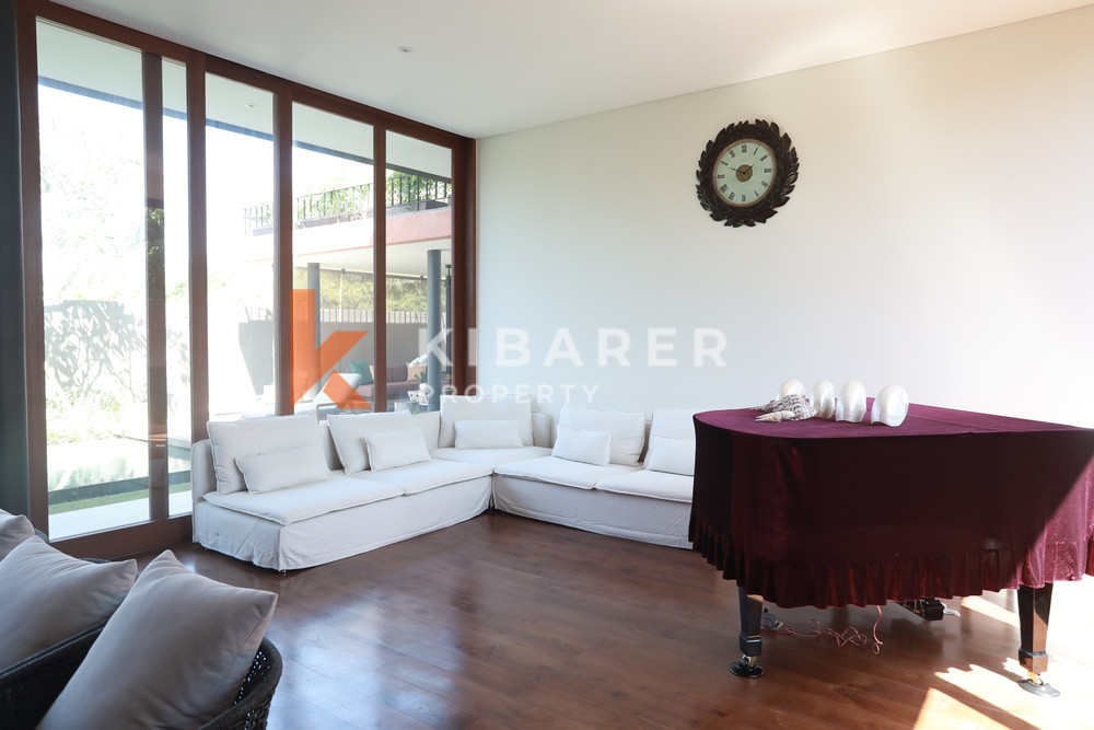 Stunning Four-Bedroom Enclosed Living Villa Walking distance to Jimbaran Beach — image 11