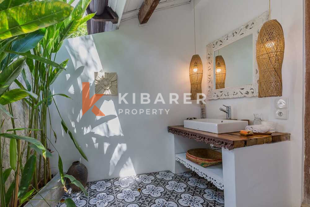 Beautiful Five Bedrooms Villa In Umalas Kerobokan — image 9