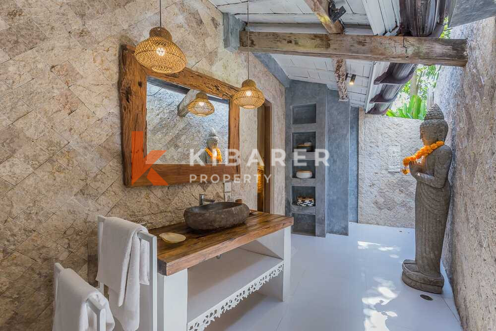 Beautiful Five Bedrooms Villa In Umalas Kerobokan — image 8