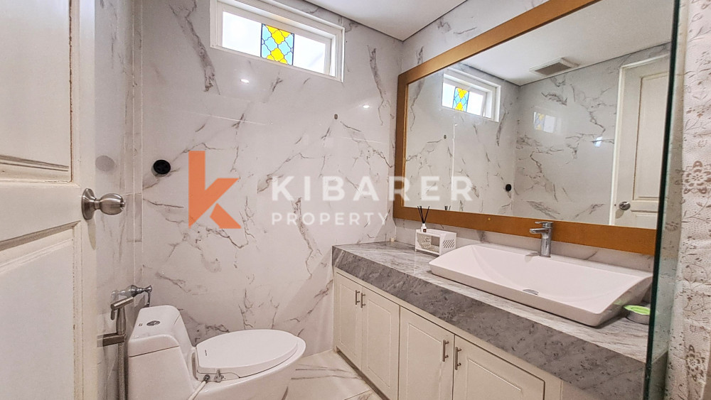 Beautiful Closed Three-Bedroom Villa Located in Canggu — image 17