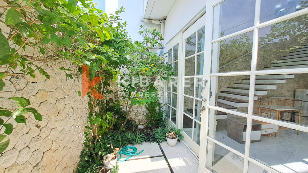 Beautiful Closed Three-Bedroom Villa Located in Canggu