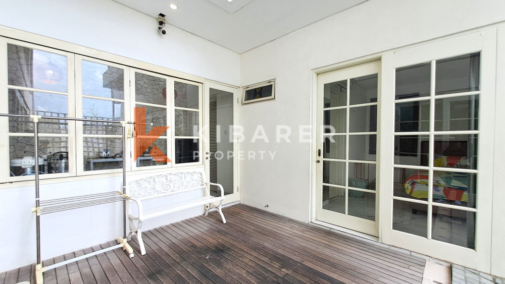 Beautiful Closed Three-Bedroom Villa Located in Canggu — image 10