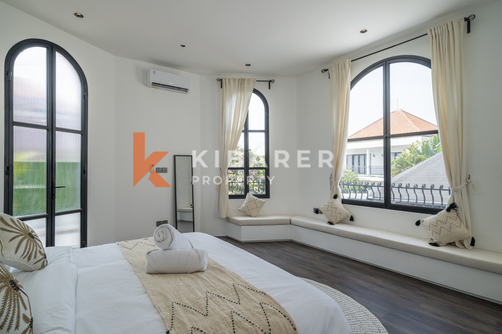 Elegance Three-Bedroom Villa with Enclosed Living Room in Berawa — image 16