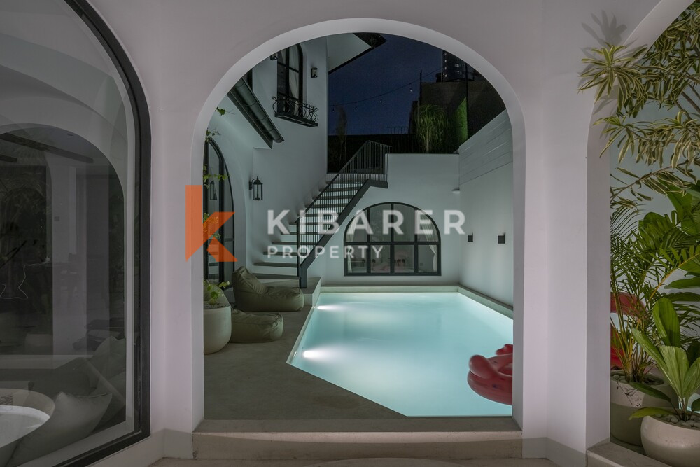 Elegance Three-Bedroom Villa with Enclosed Living Room in Berawa — image 3