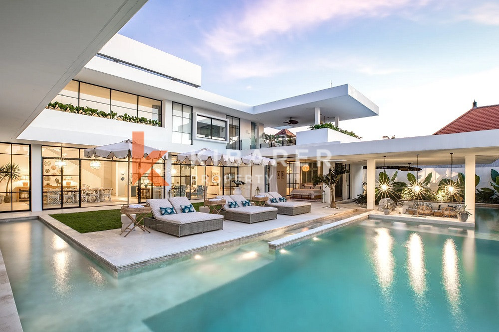 Serene Elegance: Aesthetic Five-Bedroom Villa Retreat in Canggu — image 1