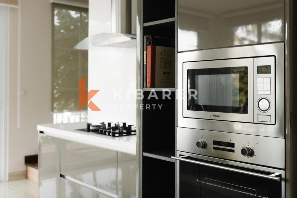 Three-bedroom and Enclosed Living for Rent in New Kuta Golf Pecatu — image 9