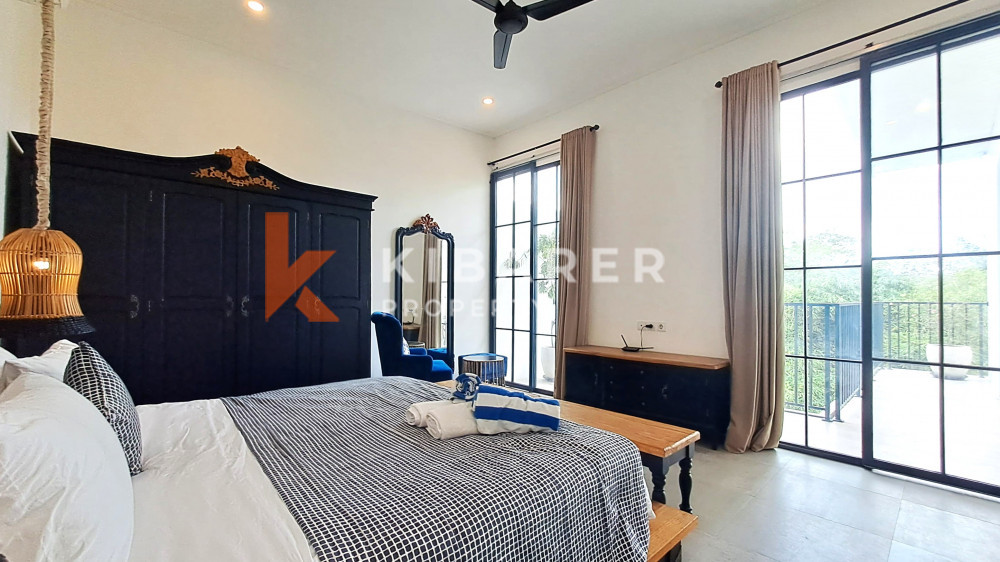 Recently Renovated Three-Bedroom Villa with Enclosed Living Room in Berawa — image 9