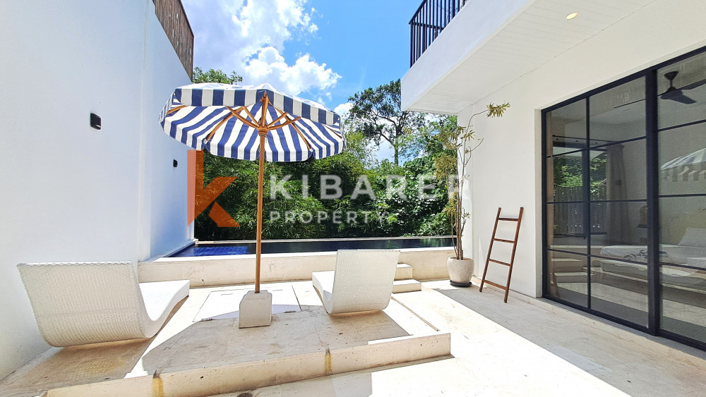 Recently Renovated Three-Bedroom Villa with Enclosed Living Room in Berawa — image 2