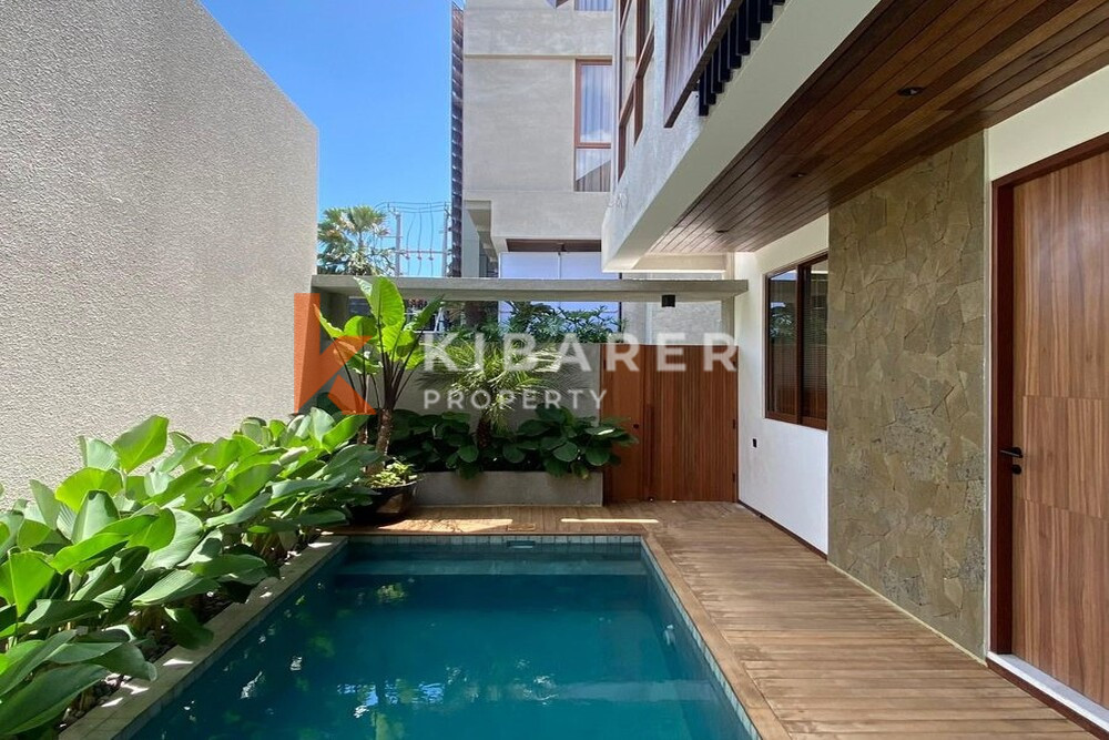 Three-Bedroom Enclosed Living Room Villa with Luxurious Touches in Canggu — image 3