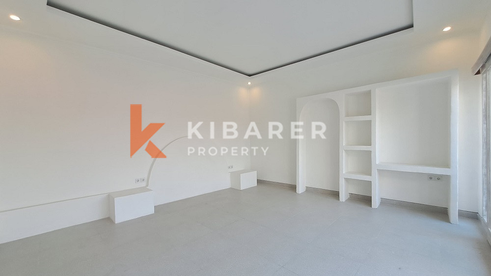 Unfurnished Three-Bedroom Gated Villa with Balcony in Canggu Area — image 6