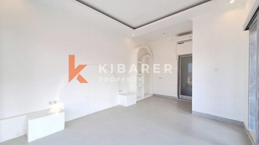 Unfurnished Three-Bedroom Gated Villa with Balcony in Canggu Area — image 8