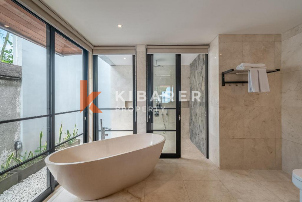 Ocean Front Four-bedroom Villa in Nusa Dua — image 12