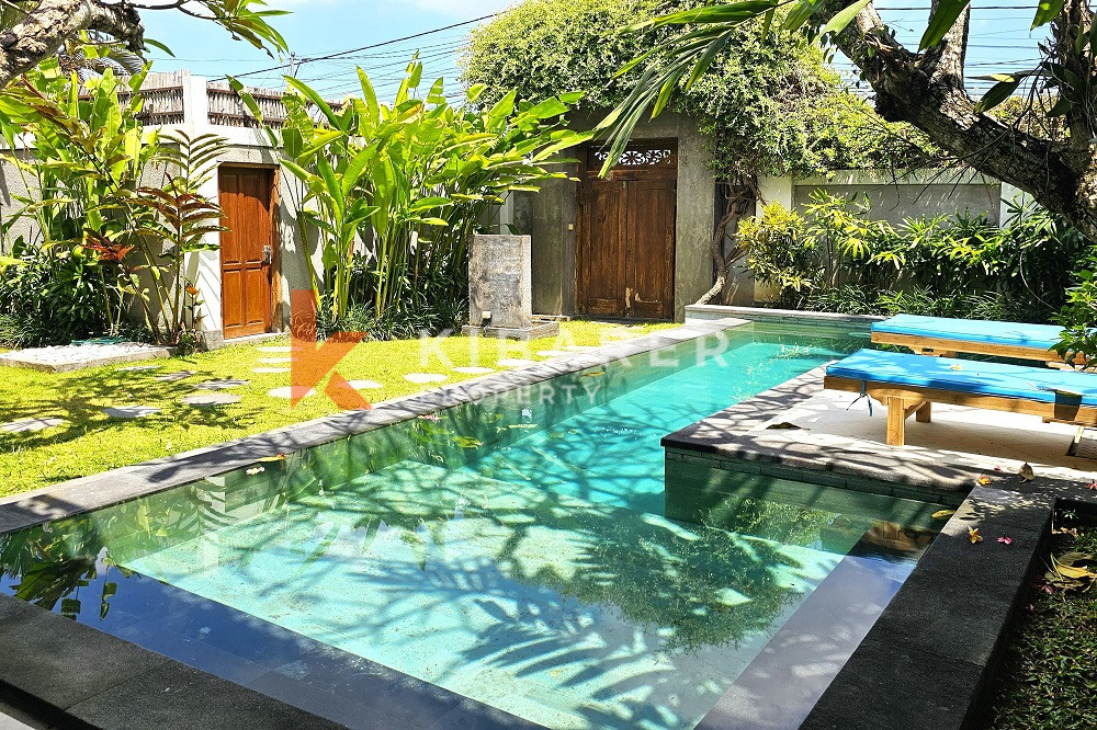 Wonderful Three-Bedrooms Enclosed Living Villa with Rooftop Located in Umalas Area — image 1