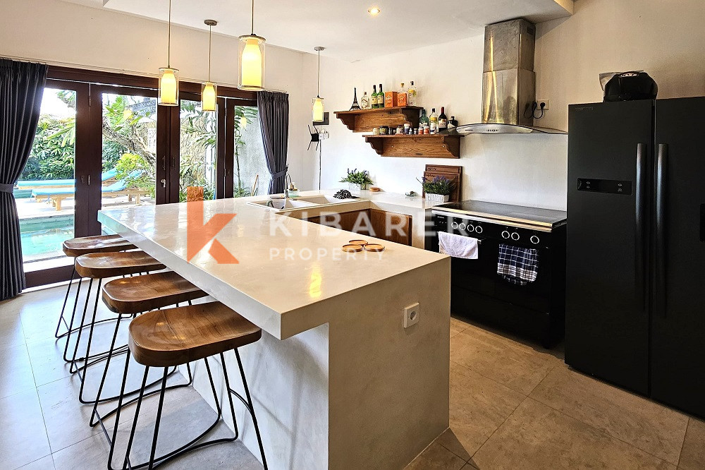 Wonderful Three-Bedrooms Enclosed Living Villa with Rooftop Located in Umalas Area — image 4