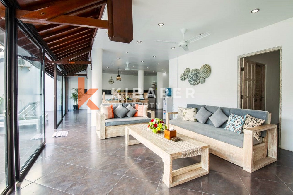 Spacious Fully Furnished Four-Bedrooms Enclosed Living Villa Situated in Seminyak Area — image 6