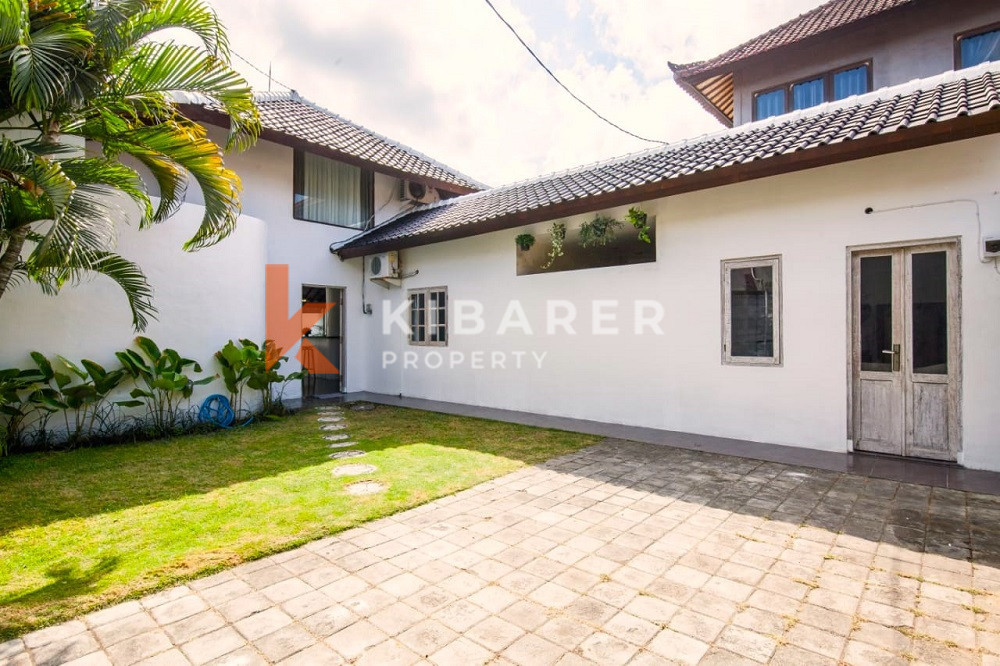 Spacious Fully Furnished Four-Bedrooms Enclosed Living Villa Situated in Seminyak Area — image 19