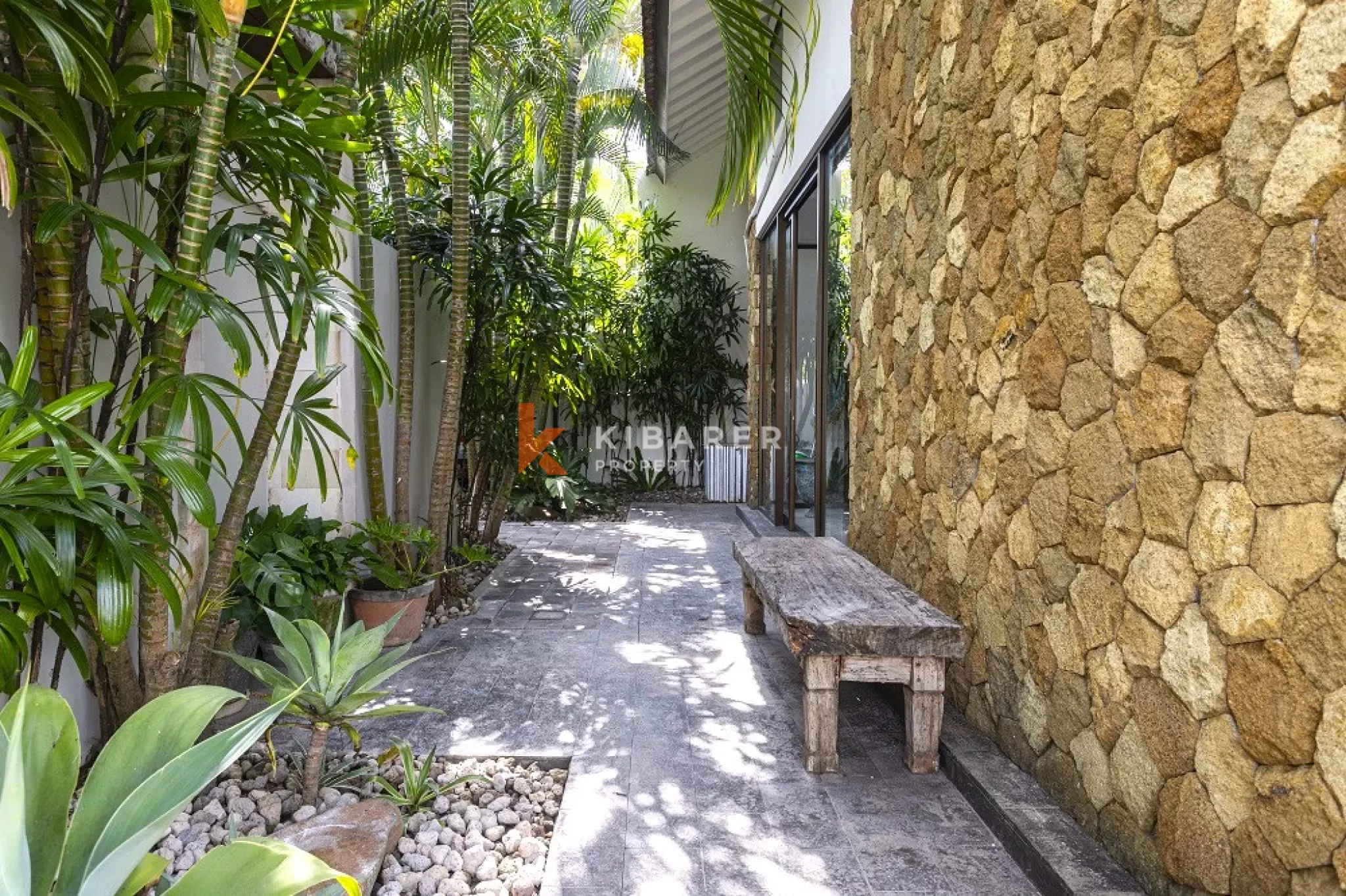 Fabulous Three Bedroom Enclosed Living Villa Located in Umalas — image 7