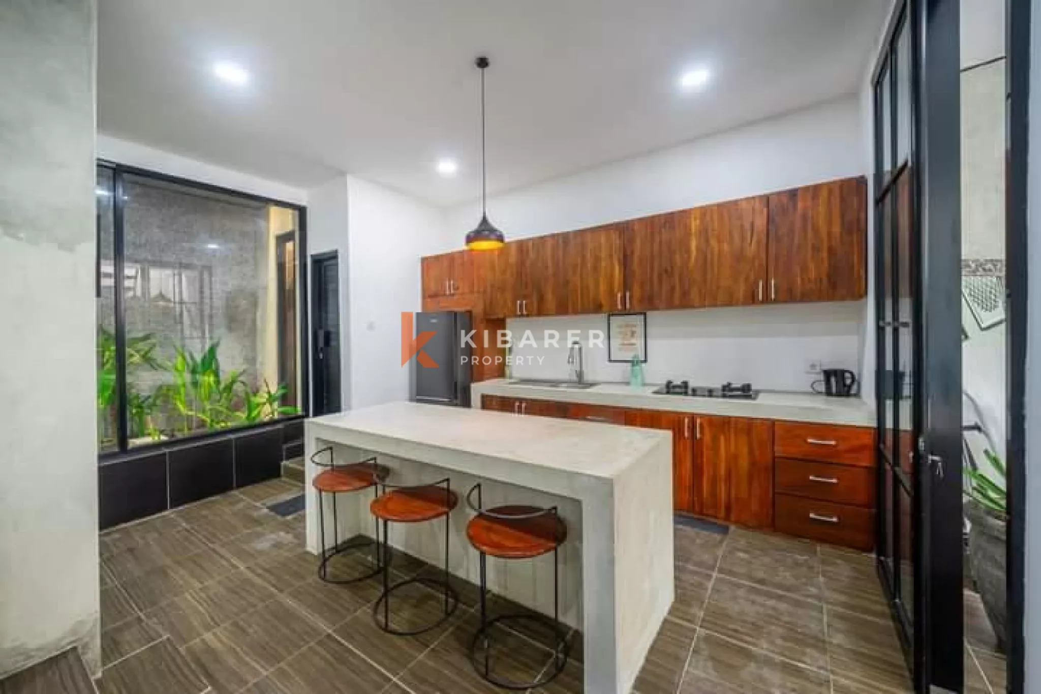 Industrial Style Villa with One Bedroom and Enclosed Living Area in Berawa — image 6