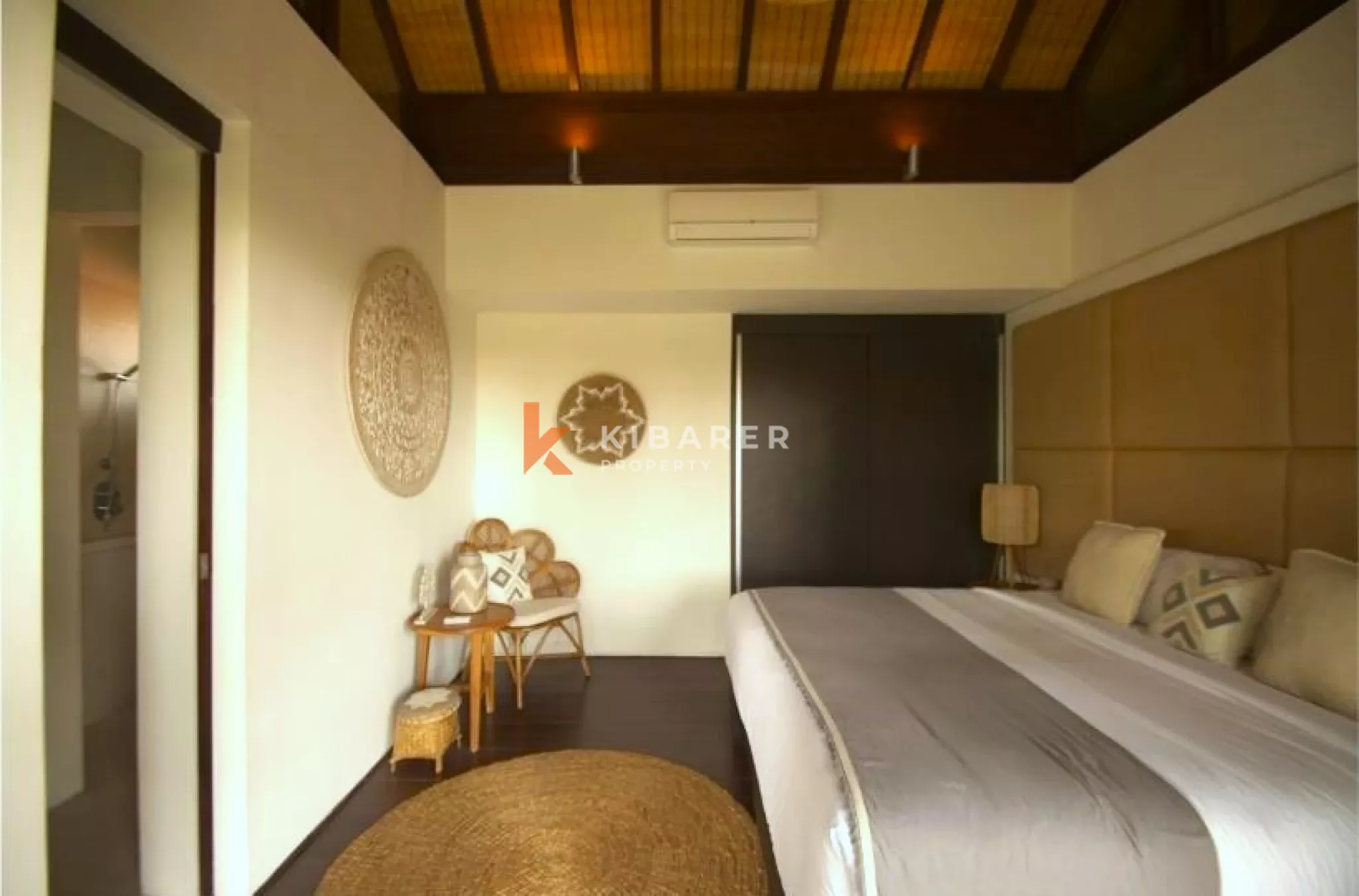 Luxurious Five-Bedroom and Office Villa with Enclosed Living Area in Petitenget Area — image 8