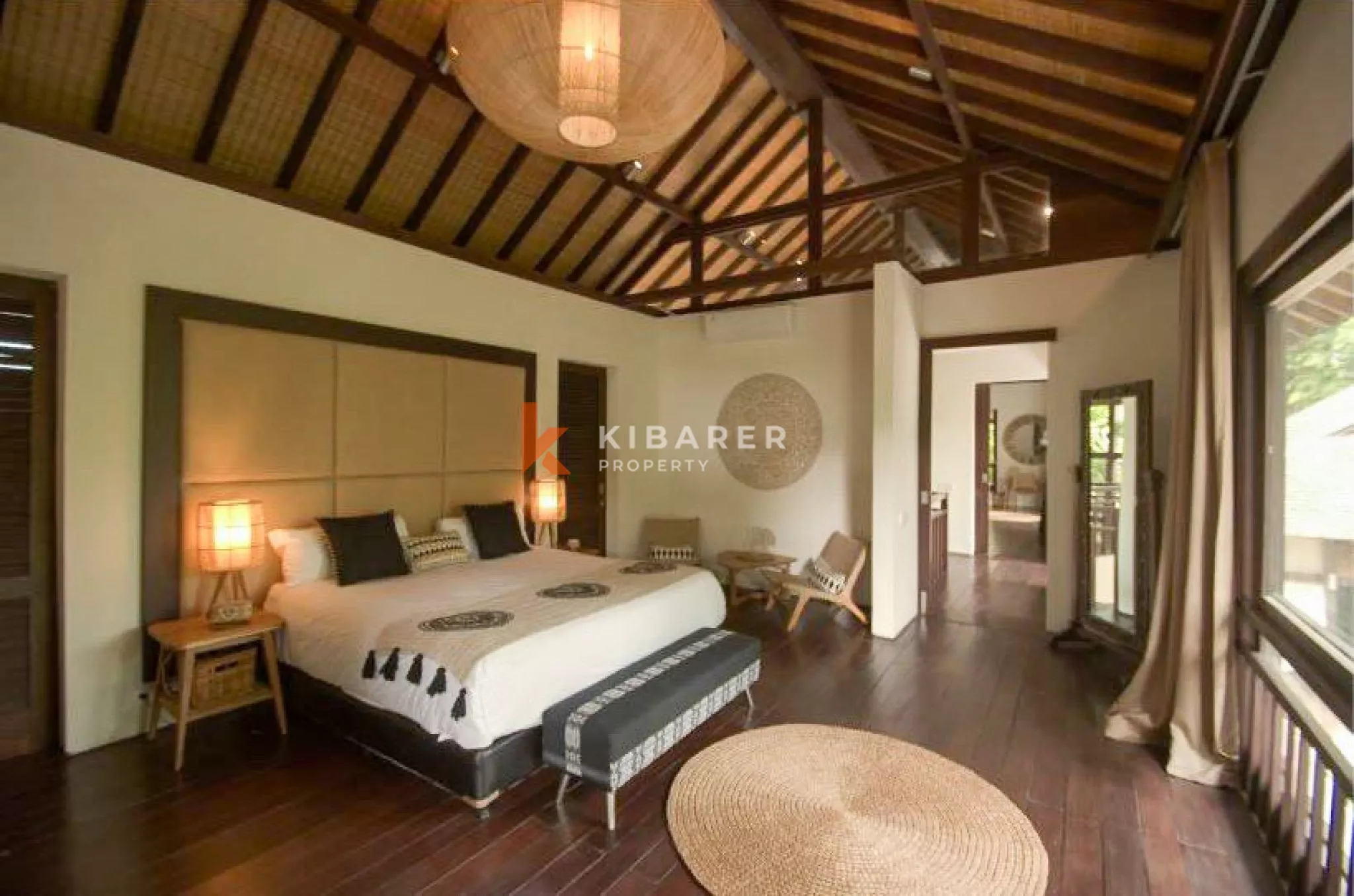 Luxurious Five-Bedroom and Office Villa with Enclosed Living Area in Petitenget Area — image 5