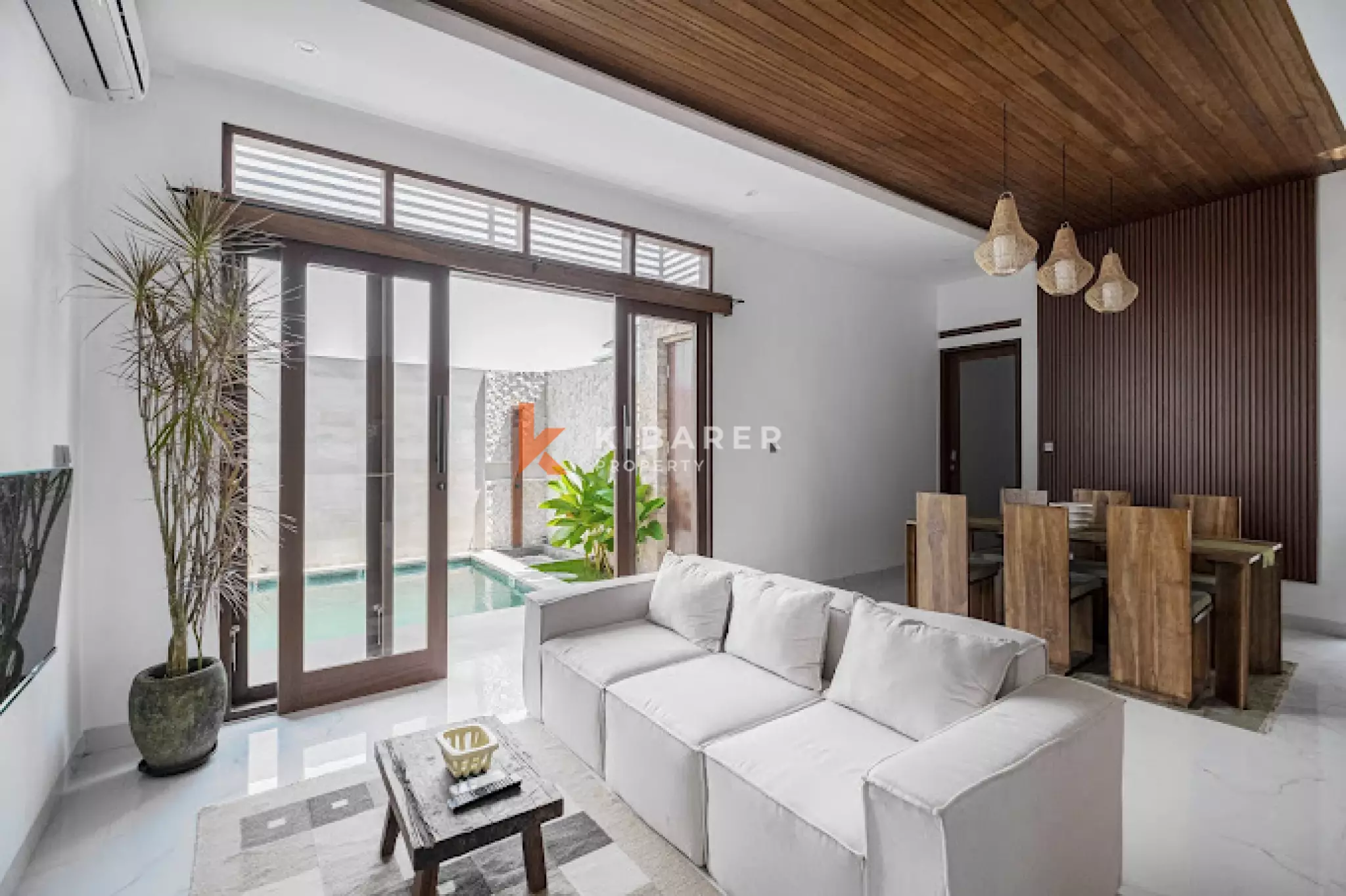Lux Three Bedroom Villa with View and Near to Pererenan Beach — image 2