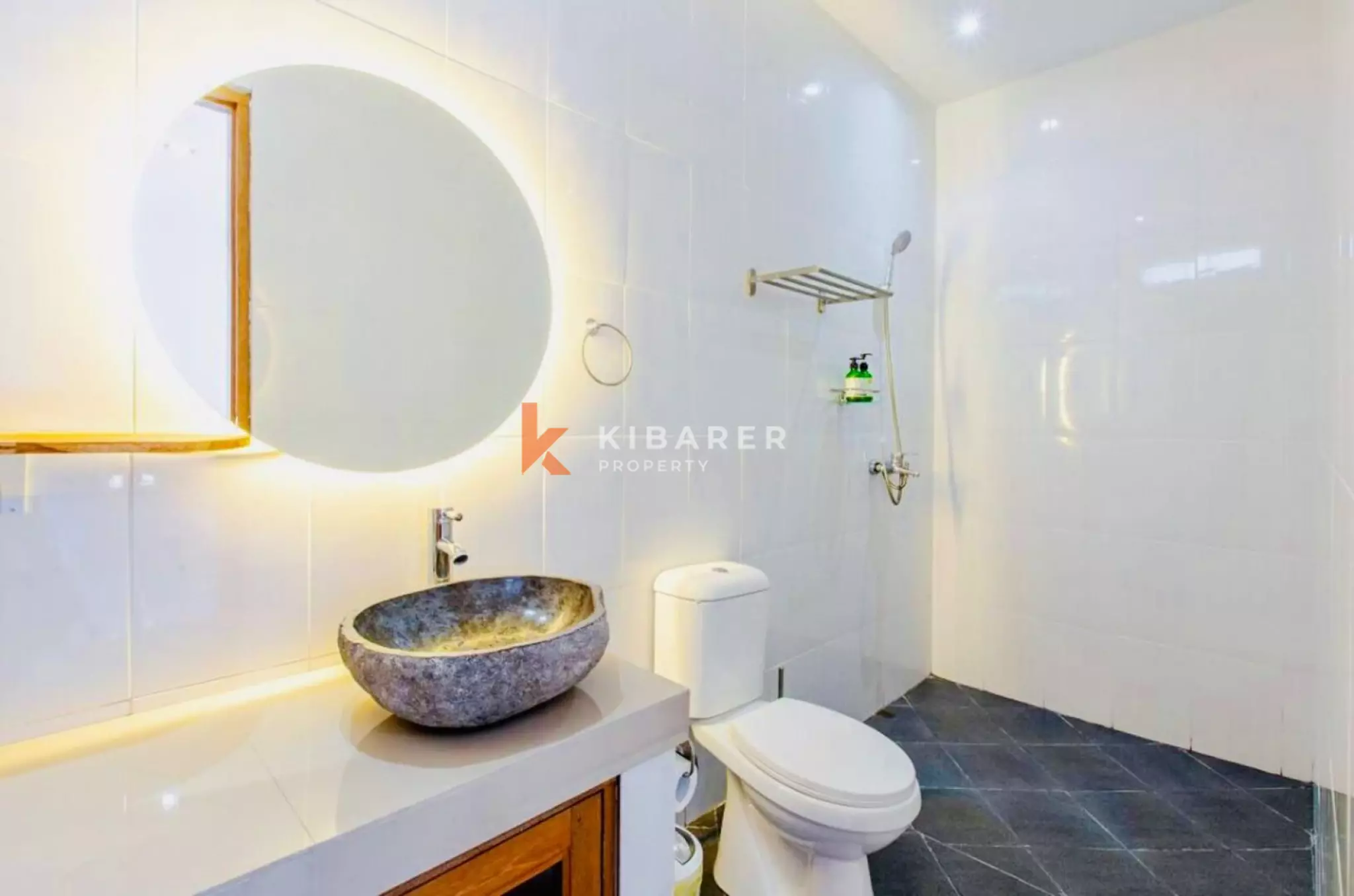 Three-Bedroom Villa with Garden in the Canggu Area — image 9