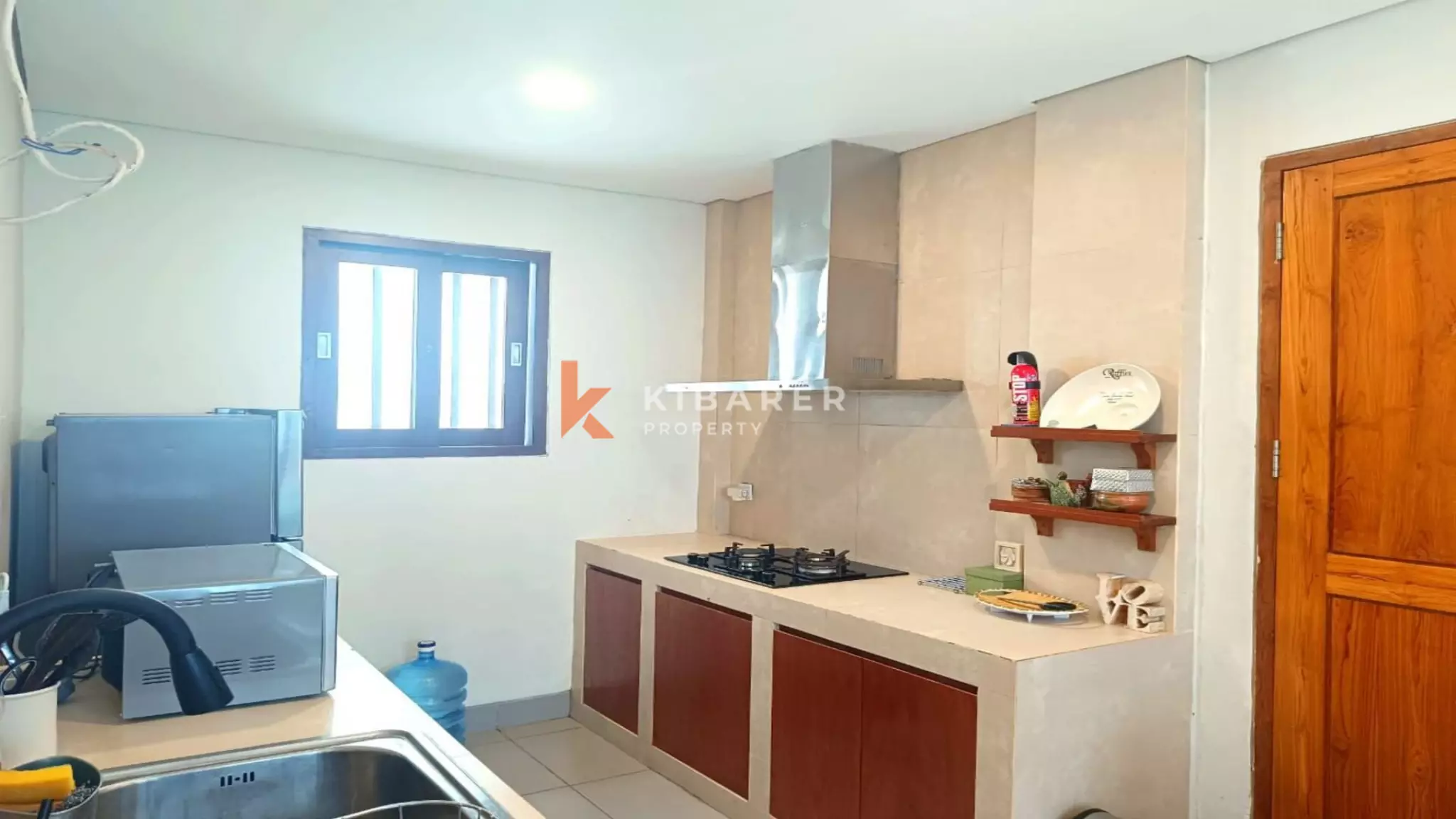 Beautiful Two-Bedroom Villa with Enclosed Living Room and Pool in Ungasan — image 10