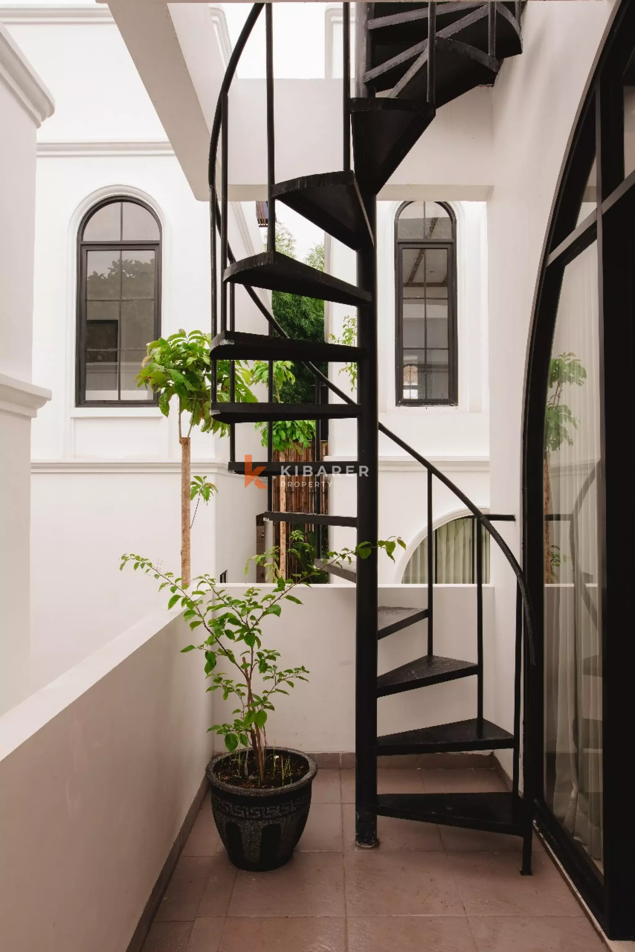 Green Three Bedroom Villa in Tumbakbayuh — image 13