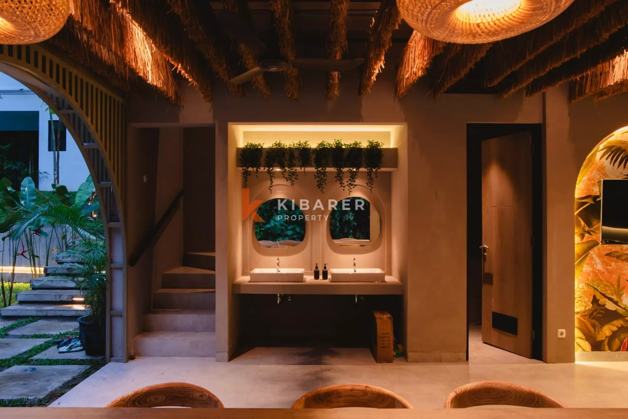 Green Three Bedroom Villa in Tumbakbayuh — image 16