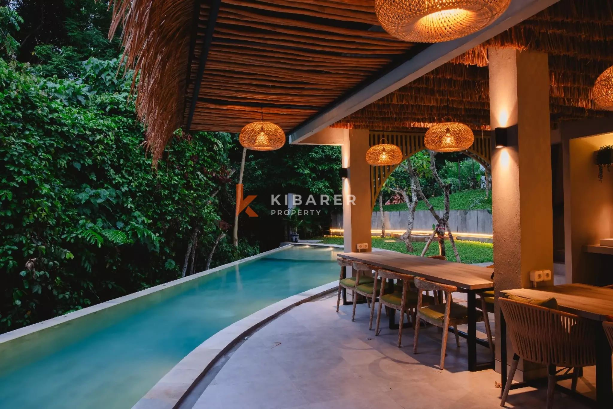 Green Three Bedroom Villa in Tumbakbayuh — image 2