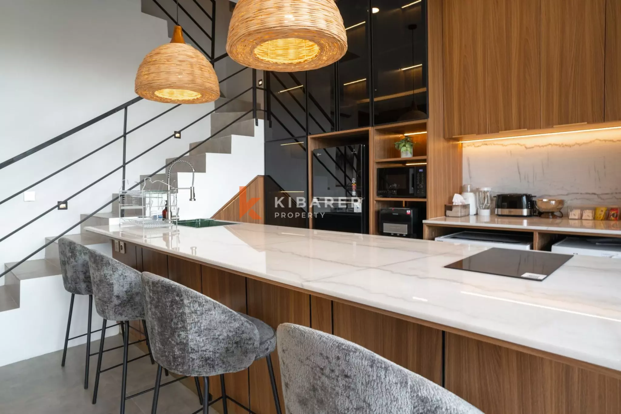 Three Bedroom Enclosed Living Villa Close to Echo Beach - Canggu — image 3