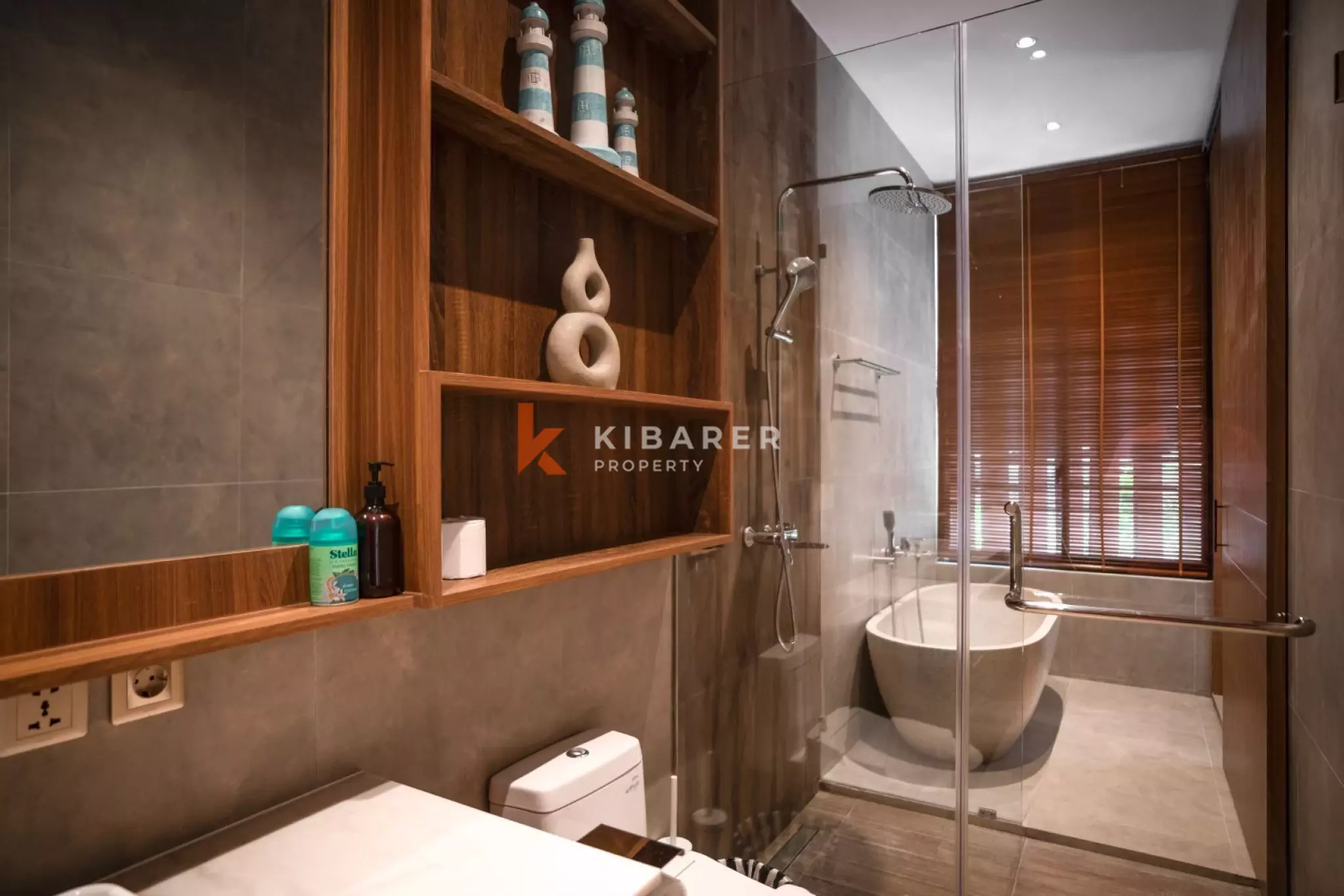 Three Bedroom Enclosed Living Villa Close to Echo Beach - Canggu — image 11