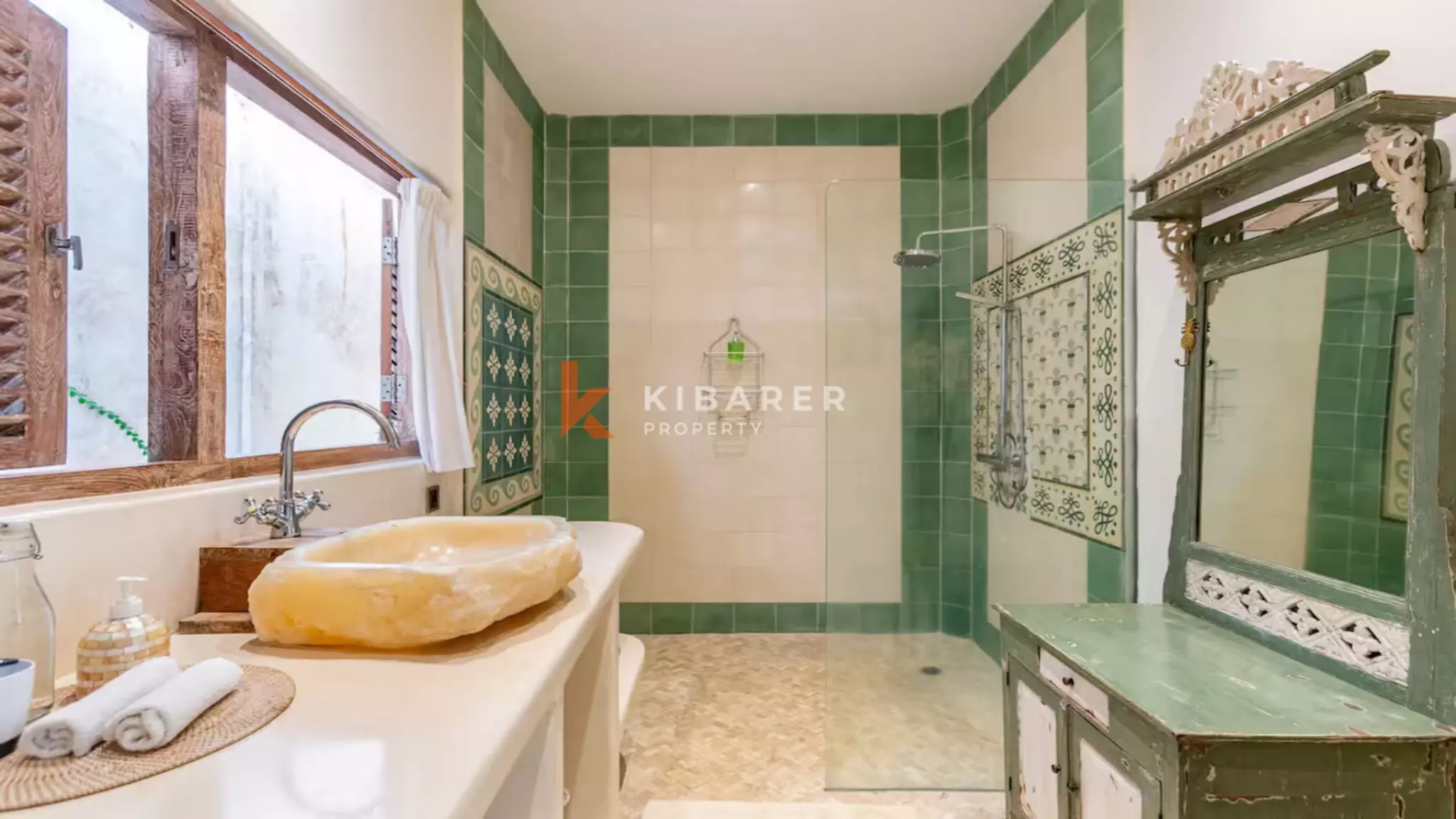 Amazing Classic Six-Bedroom Enclosed Villa in the Heart of Batu Bolong — image 15