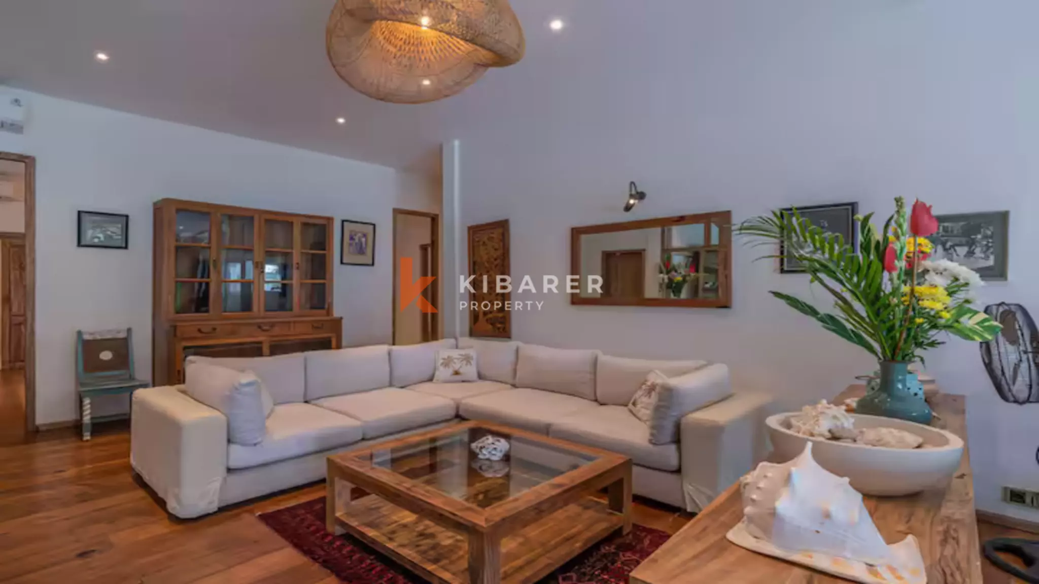 Amazing Classic Six-Bedroom Enclosed Villa in the Heart of Batu Bolong — image 7