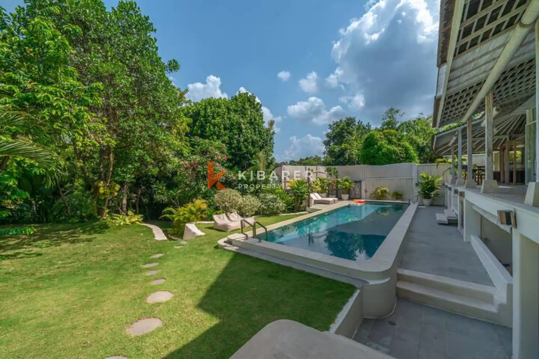 Amazing Classic Six-Bedroom Enclosed Villa in the Heart of Batu Bolong — image 4
